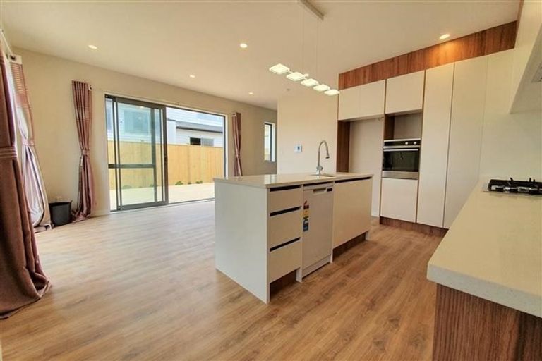 Photo of property in 3 Tautoru Avenue, Orewa, 0931