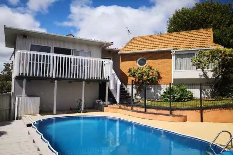 Photo of property in 129 Oaktree Avenue, Browns Bay, Auckland, 0630