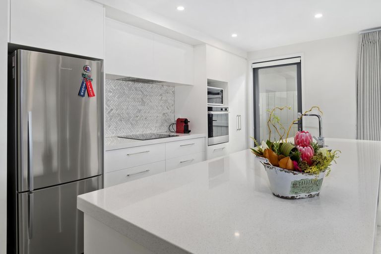 Photo of property in 92 Saint Pauls Drive, Brookfield, Tauranga, 3110