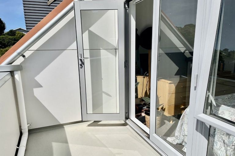 Photo of property in 4/12 Agra Crescent, Khandallah, Wellington, 6035