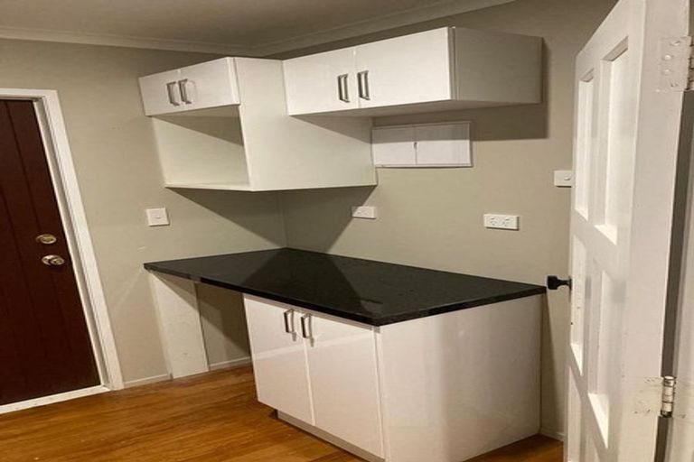 Photo of property in 49a Bruce Mclaren Road, Henderson, Auckland, 0612