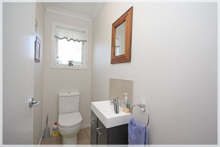 Photo of property in 12 Malthus Place, Foxton Beach, Foxton, 4815