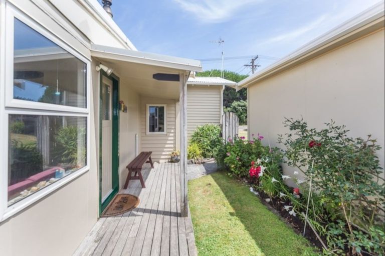 Photo of property in 128 Rua Avenue, Waitarere Beach, Levin, 5510