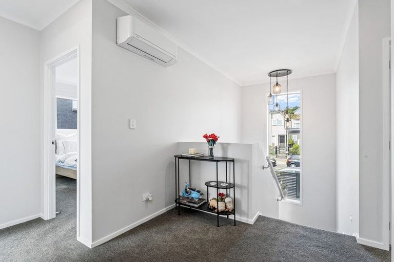 Photo of property in 48 Karepiro Drive, Stanmore Bay, Whangaparaoa, 0932