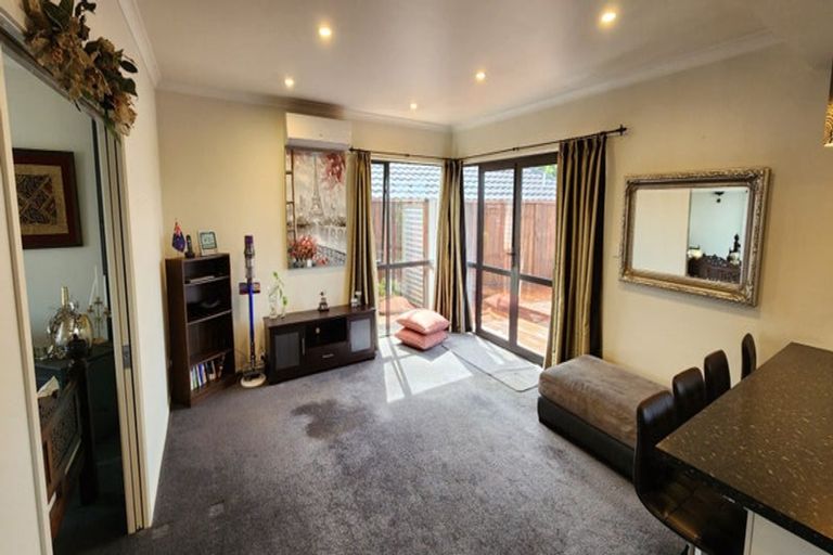 Photo of property in 12 Lemont Place, Westown, New Plymouth, 4310