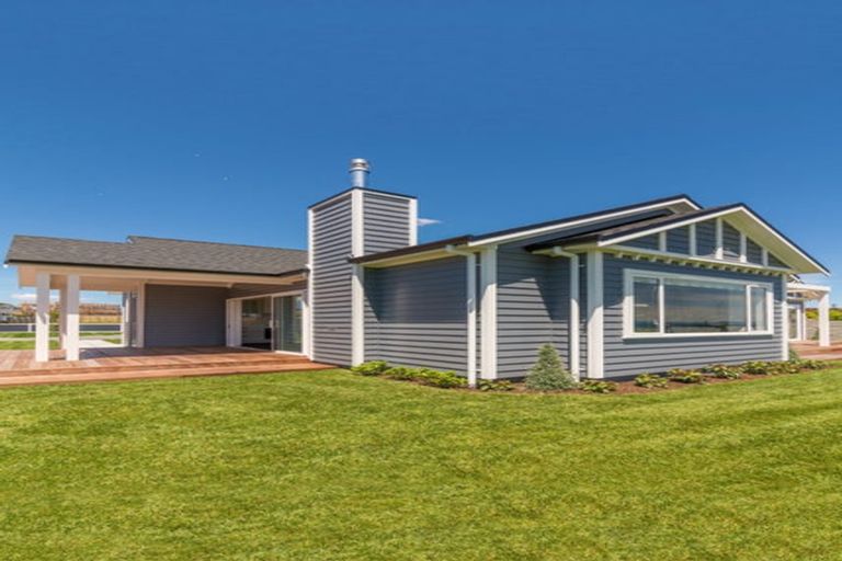 Photo of property in 1 Taumata Rise, Acacia Bay, 3385