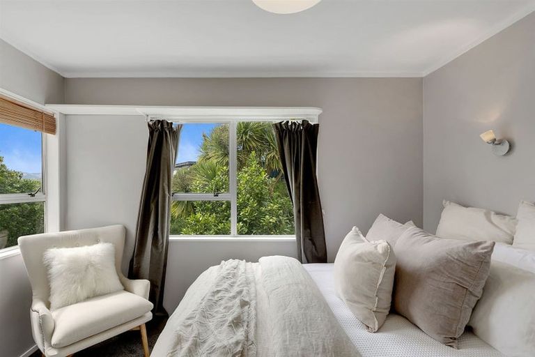 Photo of property in 34 Oak Avenue, Paremata, Porirua, 5024