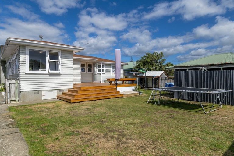 Photo of property in 16 Reeve Street, Levin, 5510