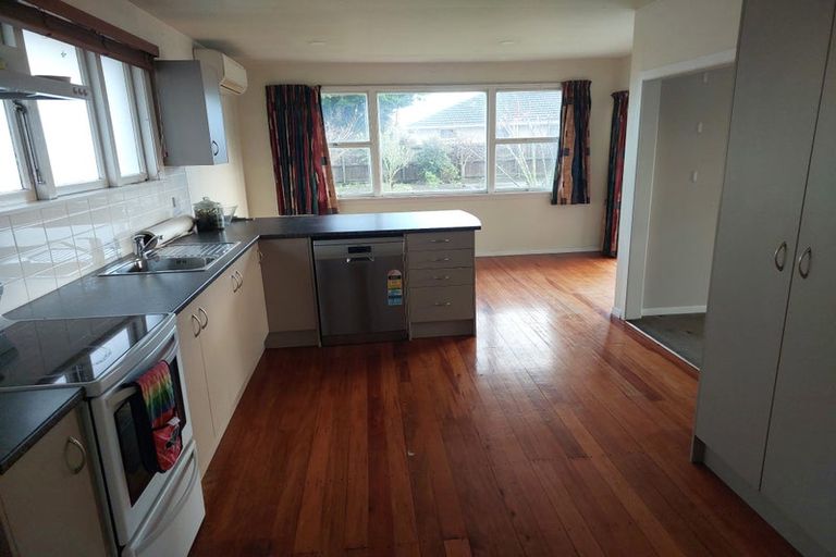 Photo of property in 90 Frensham Crescent, Woolston, Christchurch, 8062