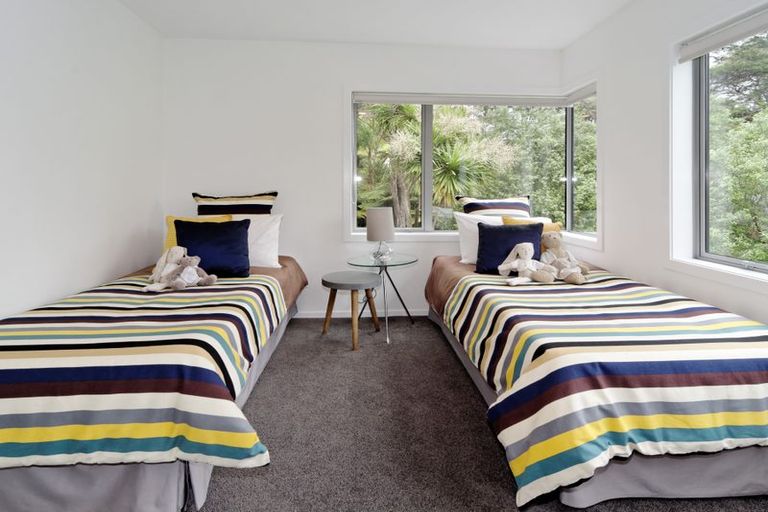 Photo of property in 11e Woodfern Crescent, Titirangi, Auckland, 0604