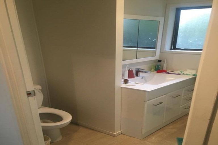 Photo of property in 87 Rosedale Road, Pinehill, Auckland, 0632