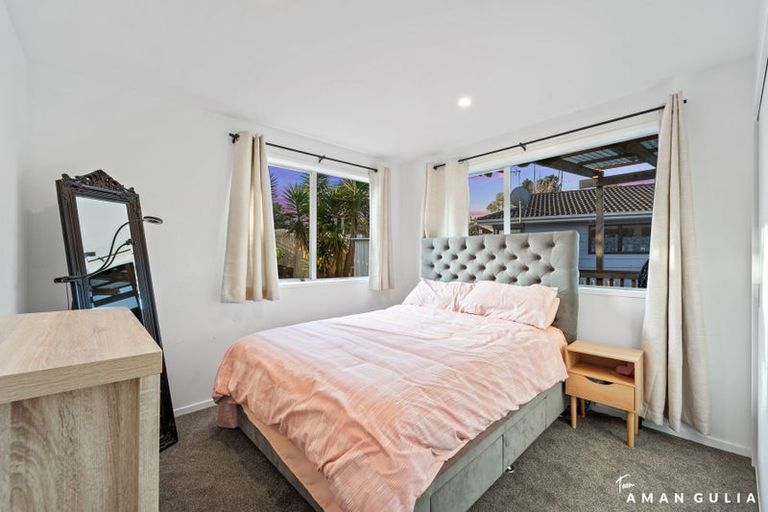 Photo of property in 18 Hydra Place, Glen Eden, Auckland, 0602