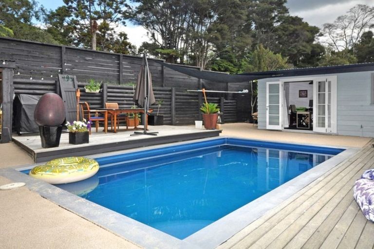 Photo of property in 14 Konini Road, Titirangi, Auckland, 0604