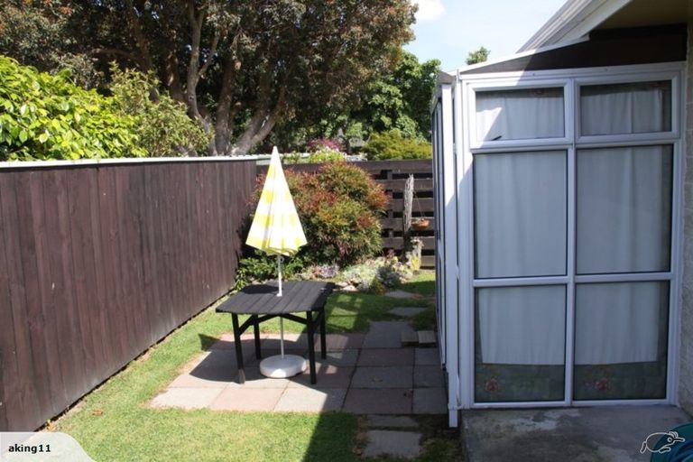 Photo of property in 6a Rewarewa Crescent, Waikanae, 5036