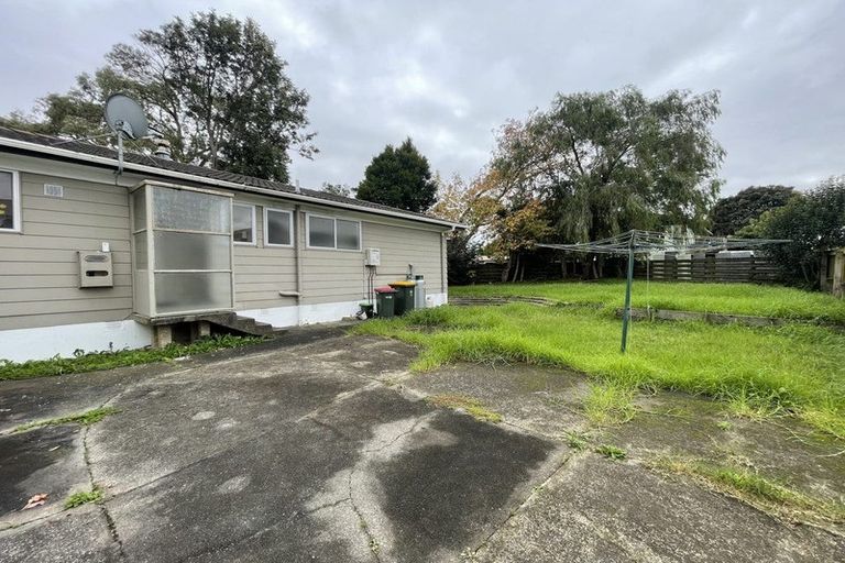 Photo of property in 28 Hinton Place, Weymouth, Auckland, 2103