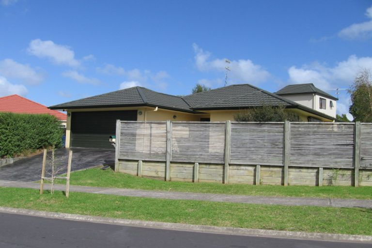 Photo of property in 18 Zefiro Drive, Massey, Auckland, 0614