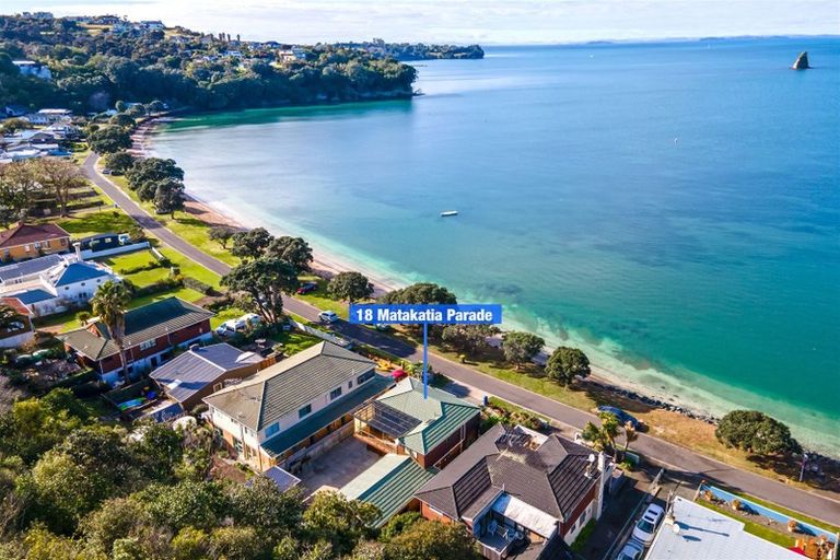 Photo of property in 18 Matakatia Parade, Matakatia, Whangaparaoa, 0930