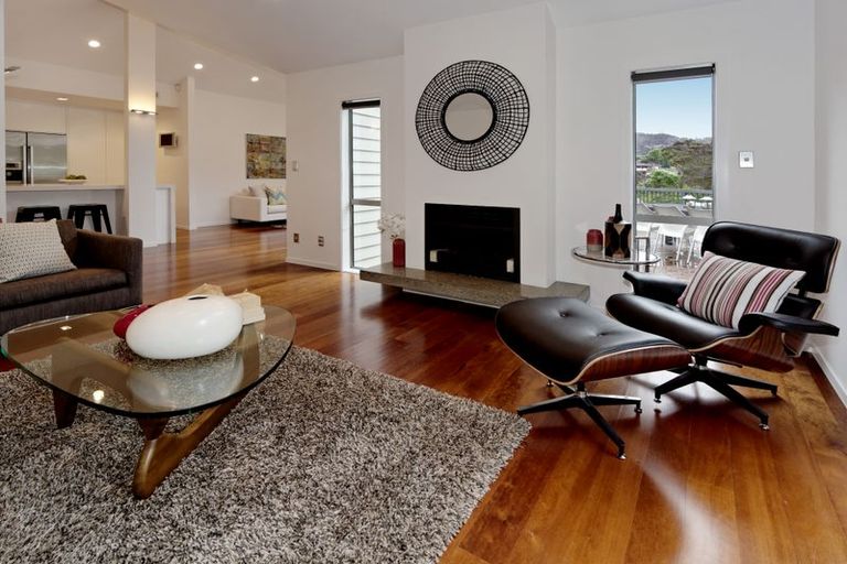 Photo of property in 11e Woodfern Crescent, Titirangi, Auckland, 0604