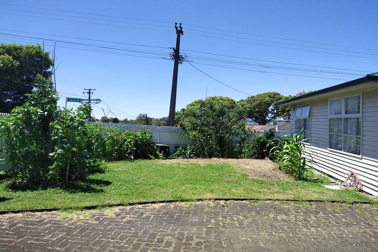 Photo of property in 79 Tirimoana Road, Te Atatu South, Auckland, 0602
