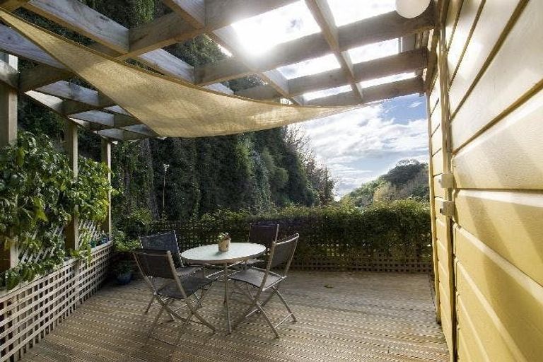 Photo of property in 98 Milton Road, Bluff Hill, Napier, 4110