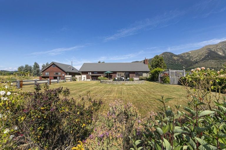 Photo of property in 22 Grayburn Lane, Albert Town, Wanaka, 9382