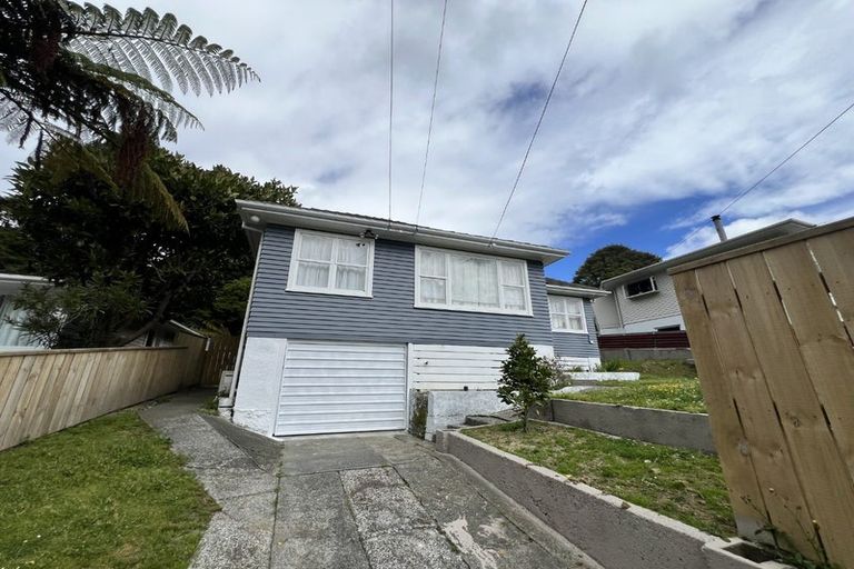 Photo of property in 6 Reid Road, Wainuiomata, Lower Hutt, 5014