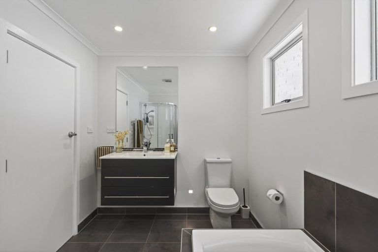 Photo of property in 5 Whitby Place, Westown, New Plymouth, 4310