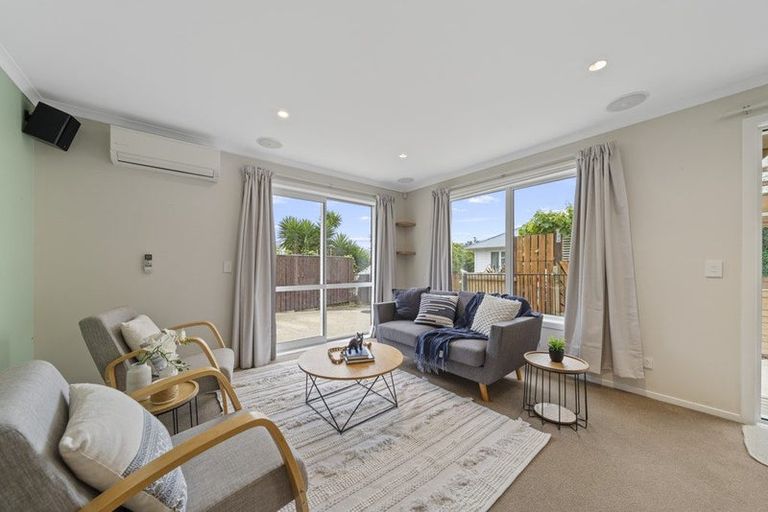 Photo of property in 49a Raroa Terrace, Tawa, Wellington, 5028