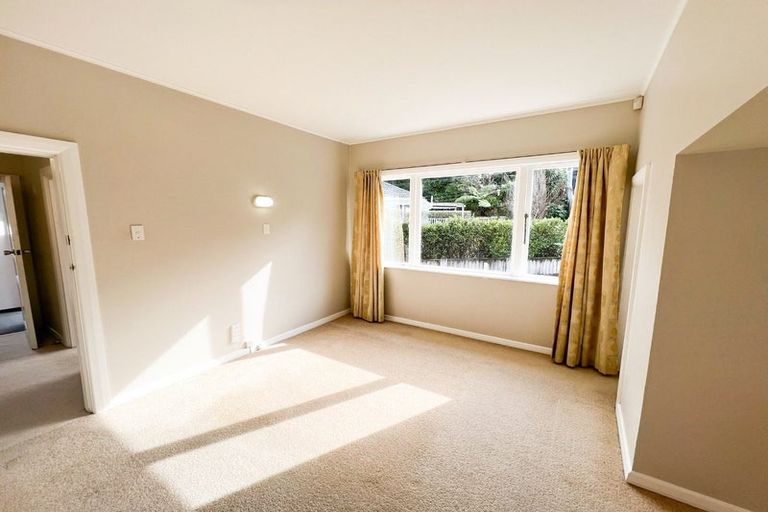 Photo of property in 18 Wavell Street, Karori, Wellington, 6012