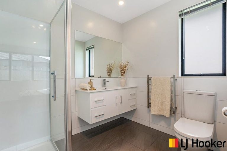 Photo of property in 15 Parkgrove Crescent, Pokeno, 2402