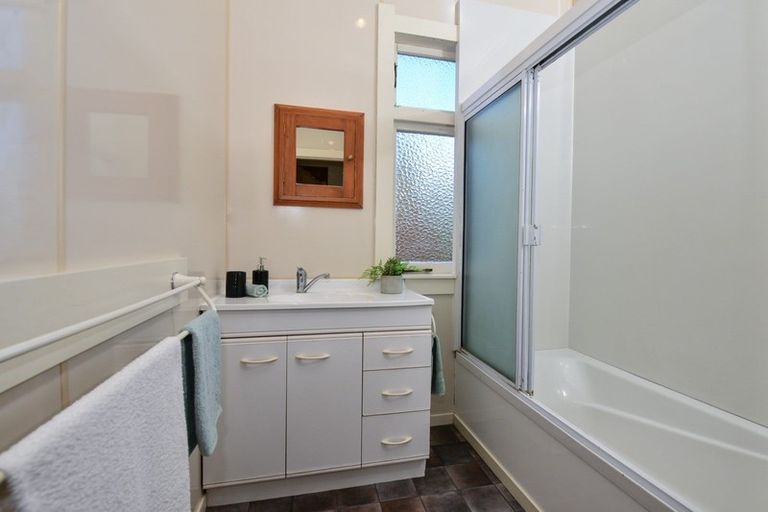 Photo of property in 24 Te Aroha Street, Hamilton East, Hamilton, 3216