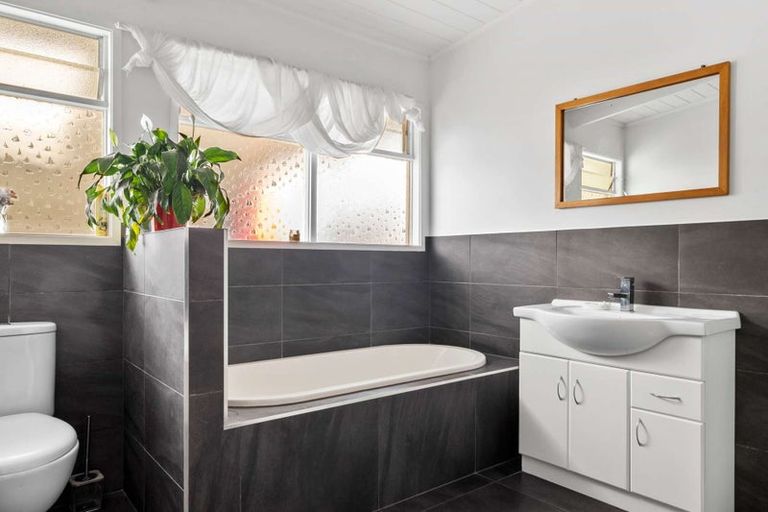 Photo of property in 111 Iranui Road, Inner Kaiti, Gisborne, 4010