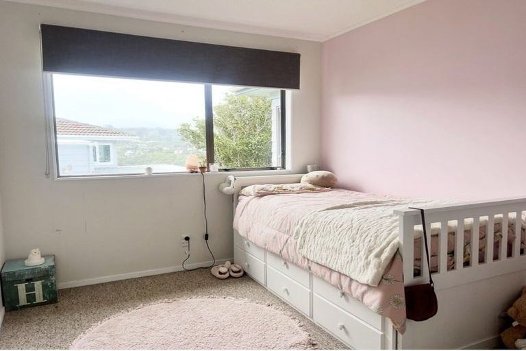 Photo of property in 32 Wisteria Grove, Maungaraki, Lower Hutt, 5010