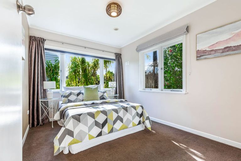 Photo of property in 16 Gloria Avenue, Te Atatu Peninsula, Auckland, 0610