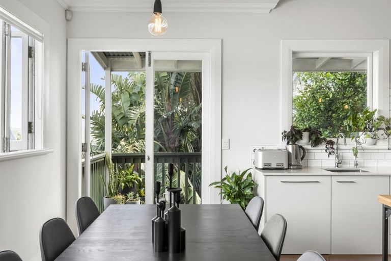 Photo of property in 17 Rangatira Road, Birkdale, Auckland, 0626