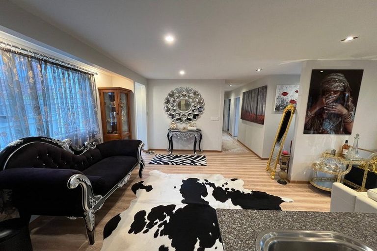 Photo of property in 17 Radiata Lane, Chatswood, Auckland, 0626