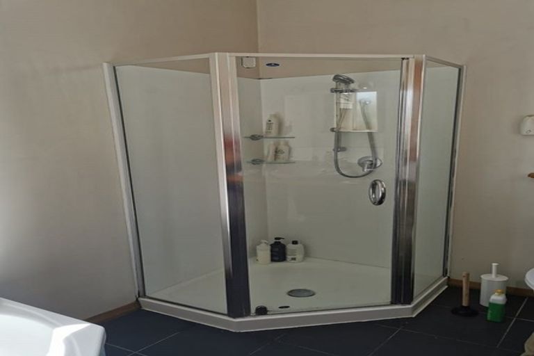 Photo of property in 2 Fernhill Terrace, Wadestown, Wellington, 6012