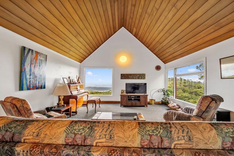 Photo of property in 1/51 Quinns Road, Waiatarua, Auckland, 0612
