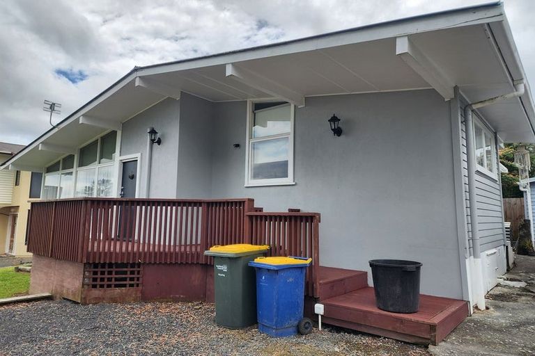 Photo of property in 3 Gregg Place, Sunnyvale, Auckland, 0612