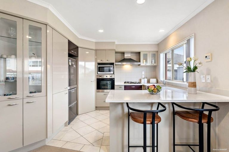 Photo of property in 16 Carousel Crescent, East Tamaki Heights, Auckland, 2016