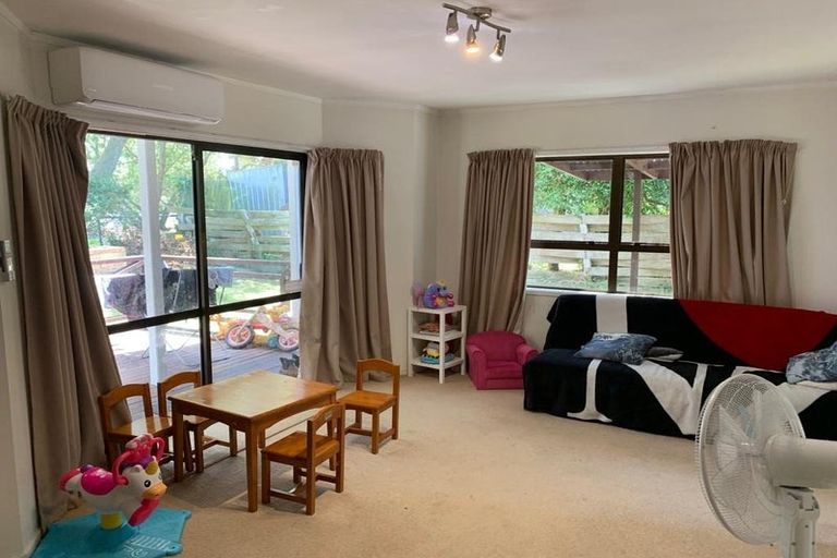 Photo of property in 1/7 Waverley Avenue, Glenfield, Auckland, 0629