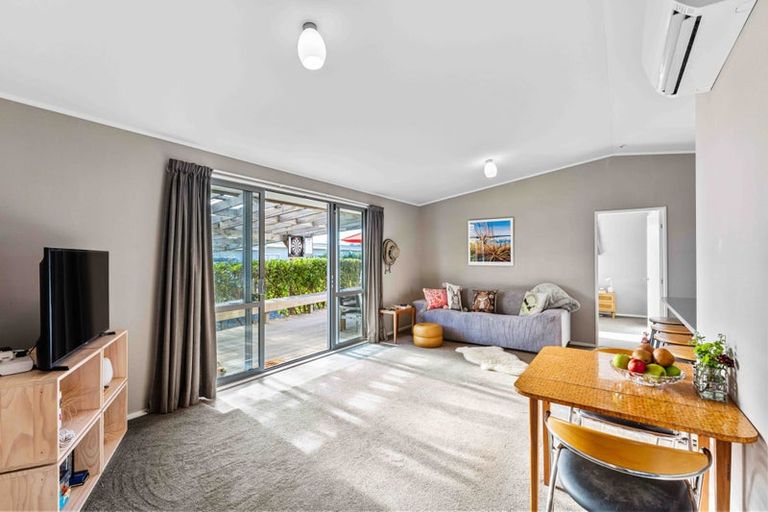 Photo of property in 7 Eruini Street, Waikanae Beach, Waikanae, 5036