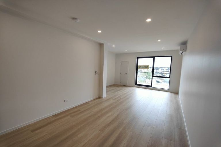 Photo of property in 16 Papa Takaro Lane, Flat Bush, Auckland, 2019