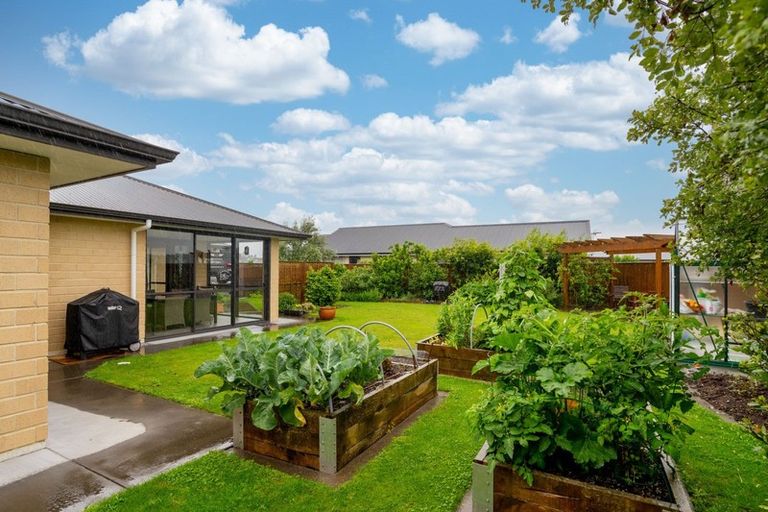 Photo of property in 18 Feist Street, Carterton, 5713