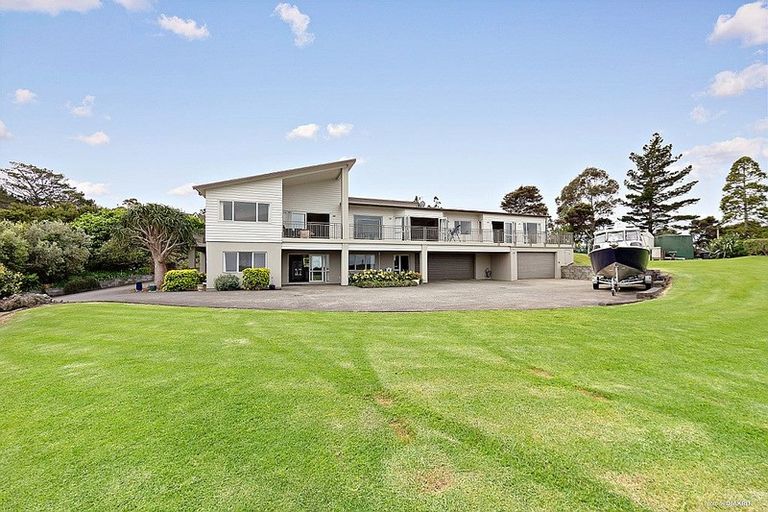 Photo of property in 170 Wade River Road, Wade Heads, Whangaparaoa, 0932
