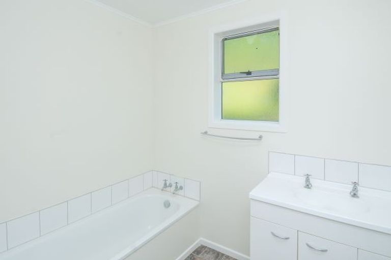 Photo of property in 12 Waverley Street, Elgin, Gisborne, 4010