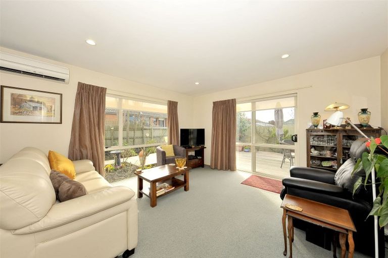 Photo of property in 2/134 Yaldhurst Road, Sockburn, Christchurch, 8042