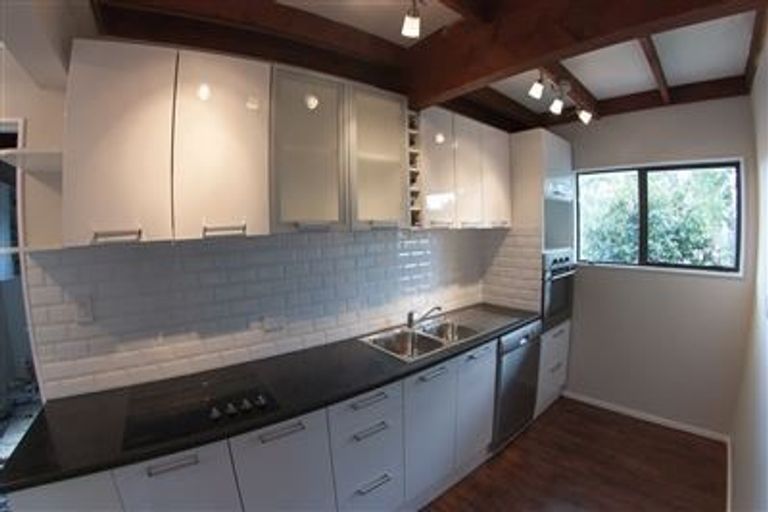 Photo of property in 2/37 Roberts Road, Glenfield, Auckland, 0629