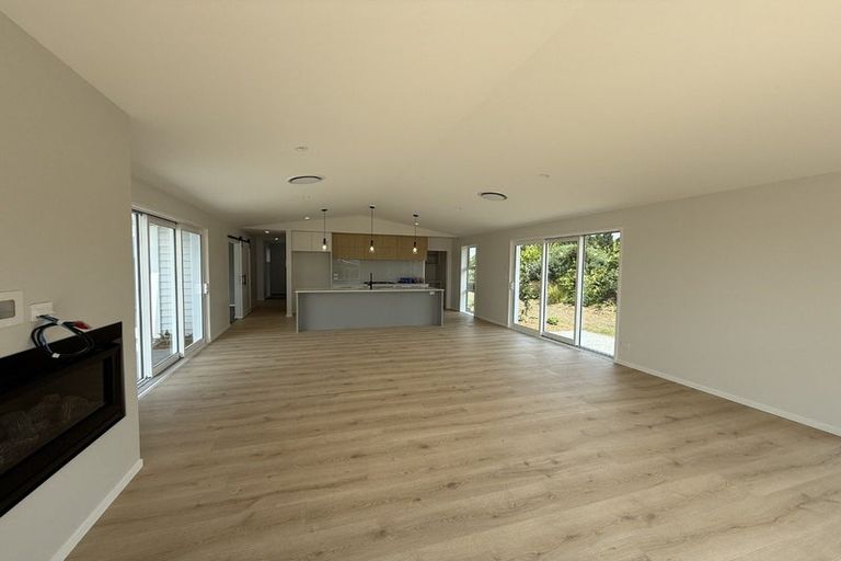 Photo of property in 5 Johnson Place, Stillwater, Silverdale, 0993