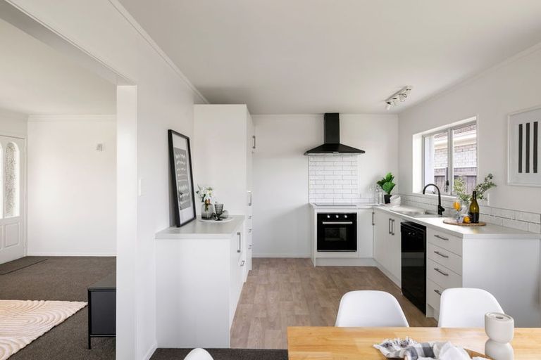 Photo of property in 1 Hilton Road, St Andrews, Hamilton, 3200